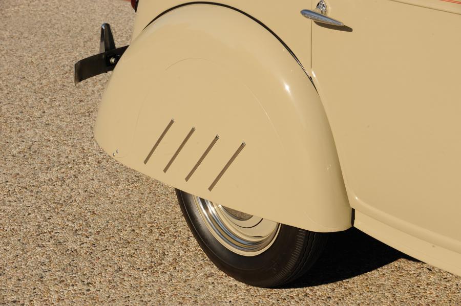 Детали экстерьера American Bantam Convertible Coupe 1941 года  (фото 18 из 24)
